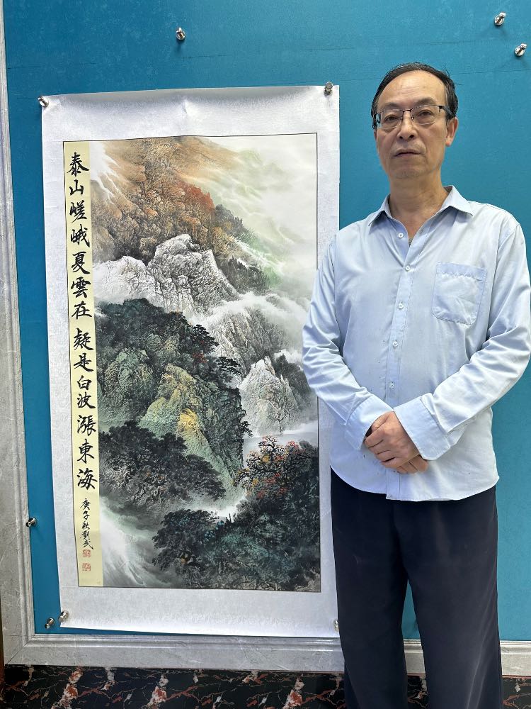 泰山嵯峨夏云在